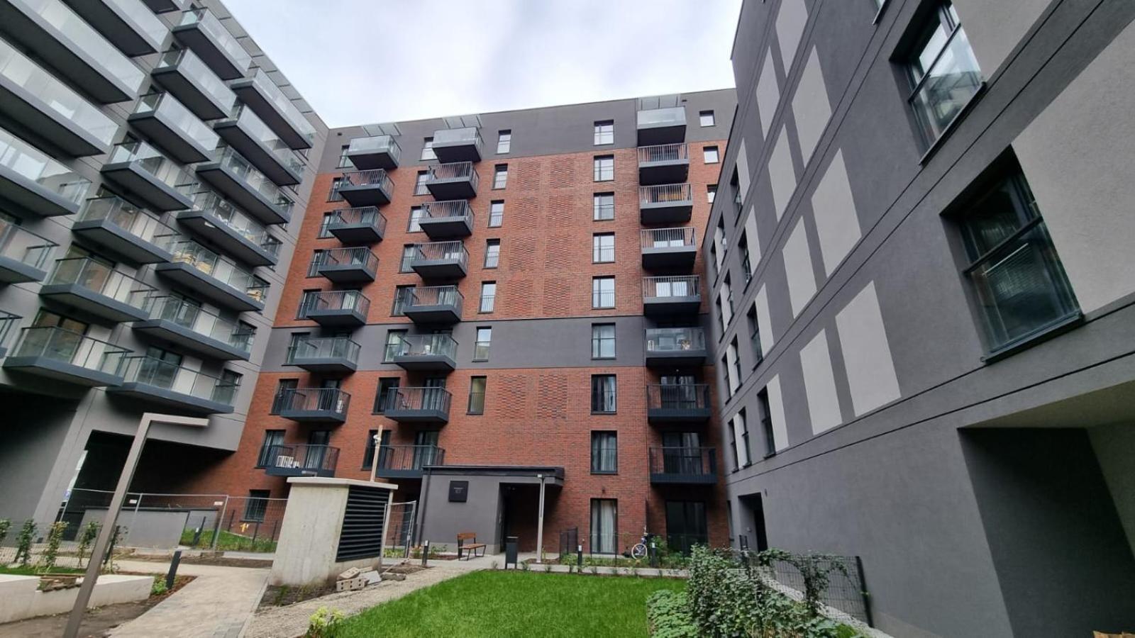 New #Madalinskiego57 - City Center, New Bulding, 2 Bedrooms, 2X Double Beds And A Fold-Out Sofa, Separate Kitchen, Air Conditioning, Balcony, Underground Parking, Self Check In 24H, Internet, Netflix, Coffee Machine, Washing Machine,1 Km To The Railw 브로츠와프 외부 사진